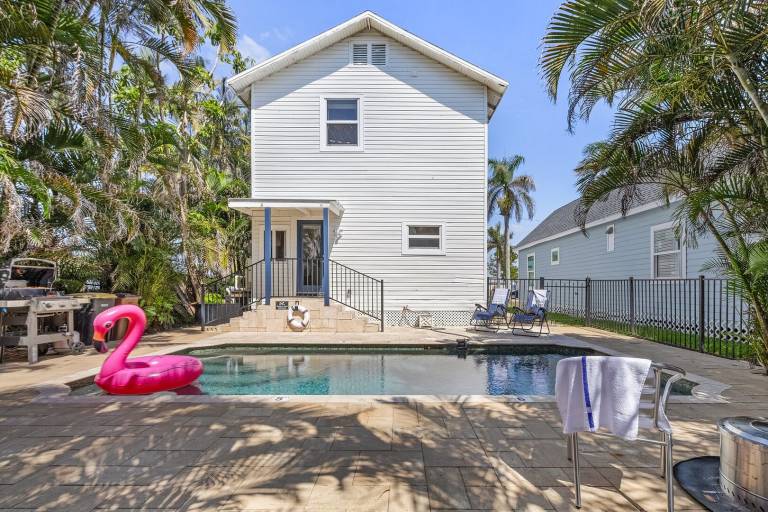 House with private pool & barbecue — photo 3