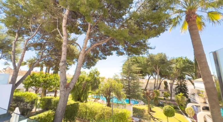 Rental apartment with pool, terrace & yard | Pets are welcome in Marbella