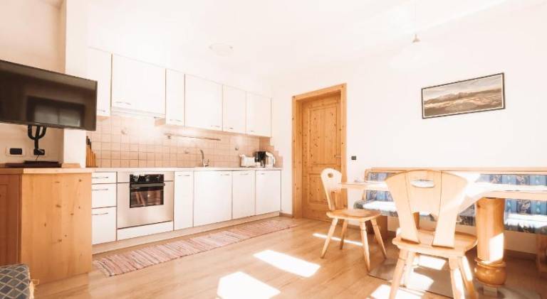 Holiday apartment with garden, terrace & BBQ — photo 3