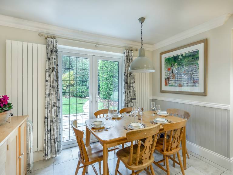 Cottage with barbeque & yard — photo 4