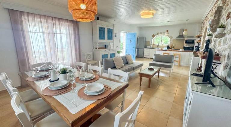 Villa with jacuzzi, patio & barbeque — photo 5
