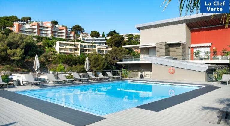 Serviced apartment with pool & terrace in Menton