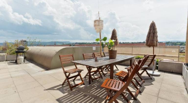 Design Penthouse Rooftop Loft, 190sq, 5 Beds, 2 Panorama Terrace, Hot Tub, 1min to Main Station- 5mi — photo 4