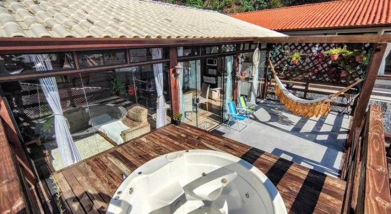 Vacation home with jacuzzi — photo 3