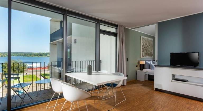 Charming serviced apartment with patio | Pets allowed — photo 2