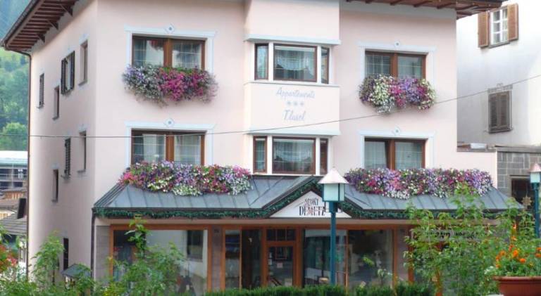 Rental apartment with sauna, garden & pool in Santa Cristina Val Gardena