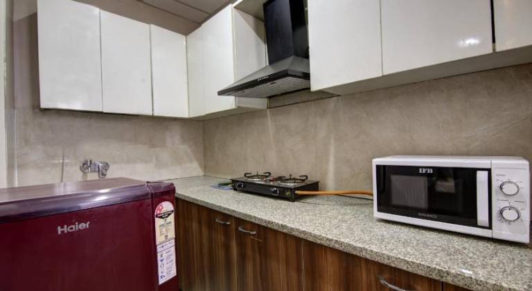 Lime Wood Stay Studio Apartment near Golf Course Road — photo 5