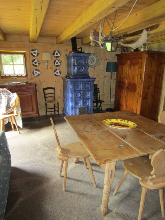 Chalet with yard & grill — photo 3