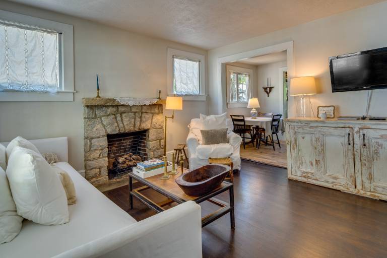 Charming Home < 2 Mi to Downtown Hendersonville! — photo 2