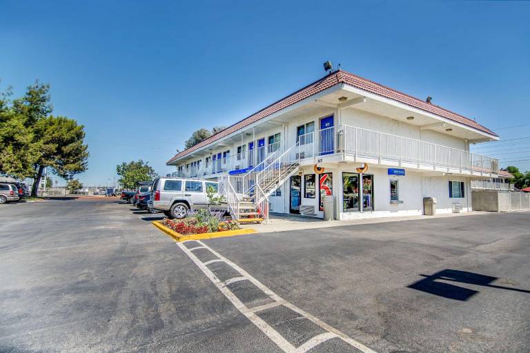 Motel 6 Stockton, CA - Charter Way West — photo 5