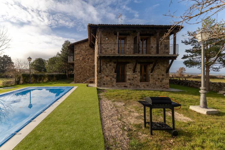 Family-friendly house with fast internet, private pool & garden | Mountain view | Suitable for remote work | Dogs allowed — photo 2