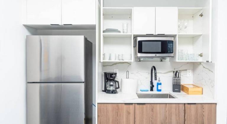 Bright 1BR with Netflix and King Bed Near Brickell and Marlins Park — photo 5