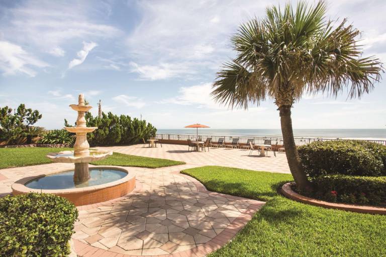 La Quinta Inn & Suites by Wyndham Oceanfront Daytona Beach — photo 5