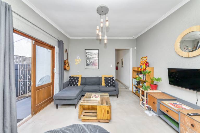 Modern and Stylish 2 BD House in Claremont