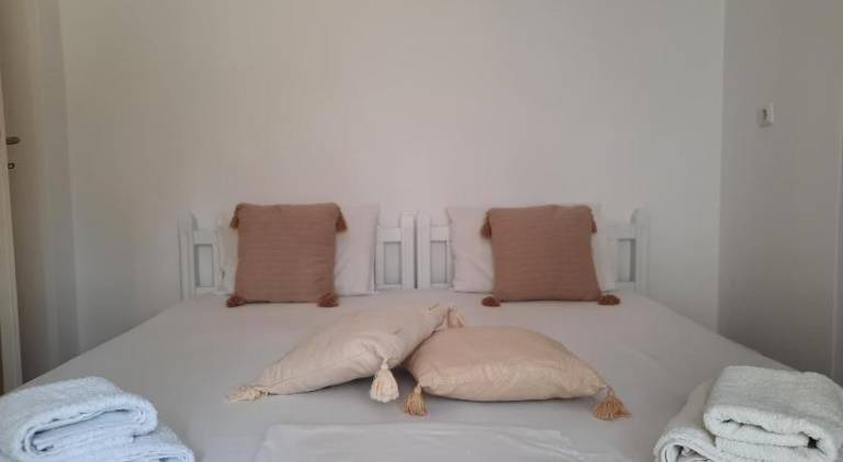 Holiday apartment with terrace & garden in Naxos