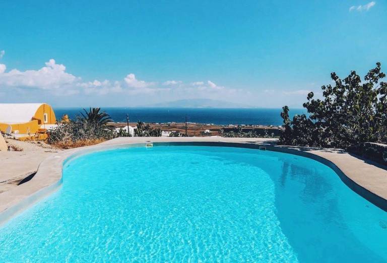 Wonderful serviced apartment with terrace & pool | Dogs allowed in Santorini
