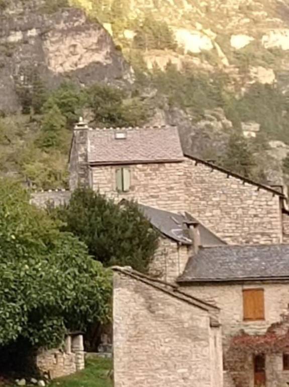 Gite with yard — photo 2