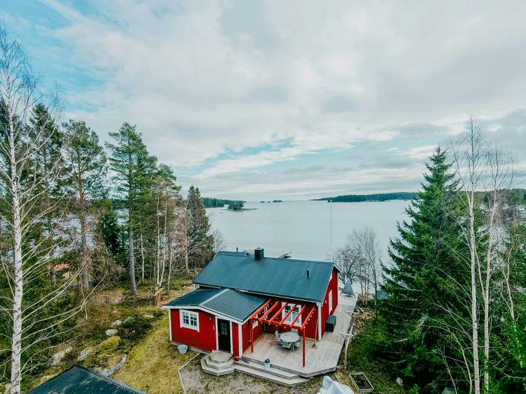 Family-friendly vacation home with sauna, barbeque & yard | Water view | Perfect for remote work | Pets allowed — photo 2