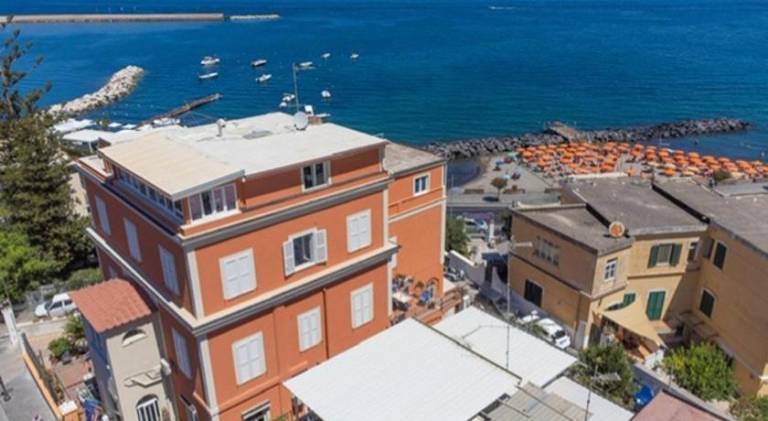 Serviced apartment with patio & garden in Forio