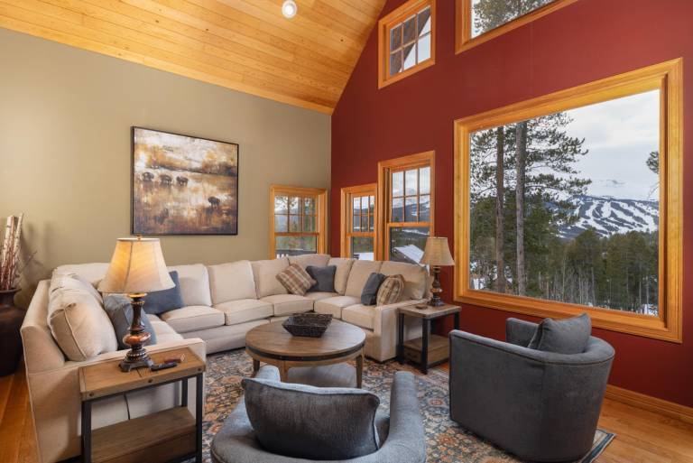 Baldy Ridge Chalet: Dogs Welcome! Hot Tub, Epic Game Room & Stunning Views! — photo 5
