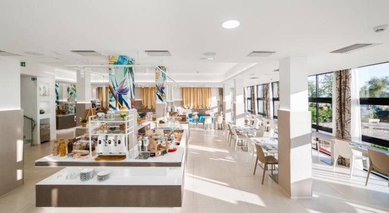 Hotel Ariane - BEACHFRONT, XXL Breakfast & Sea View — photo 4