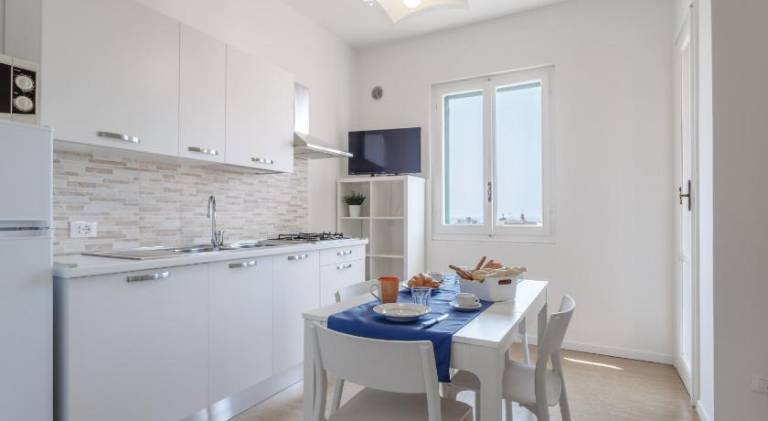 Holiday apartment with patio, pool & garden | Pet-friendly — photo 3