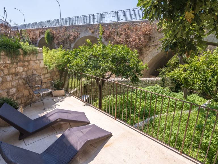 Holiday apartment with yard & terrace | Next to Duomo of San Giorgio | Pets allowed — photo 3