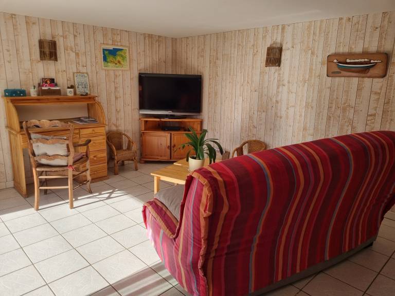 Holiday apartment with barbecue & garden | Garden view — photo 3
