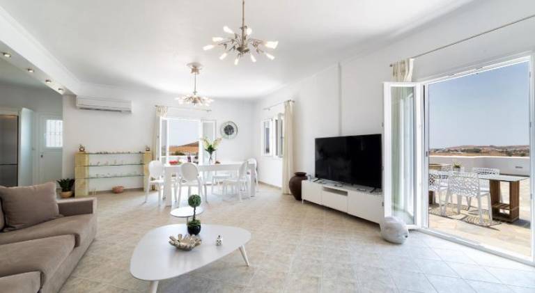 Fully equipped villa with hot tub, garden & terrace | Perfect for remote work | Pet-friendly — photo 2