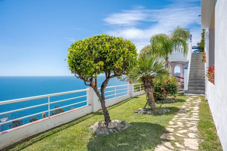 Villa "Buganvilla" with Sea Views, Pool, Hot Tub, Terraces and Garden — photo 5