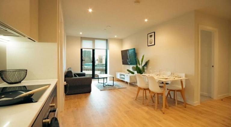 Luxury sky suites 2 bedroom 2 bathroom city centre apartment — photo 3