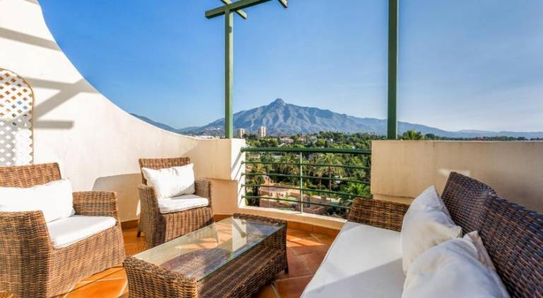 Holiday Apartment in Senorio de Aloha with Sea views — photo 3
