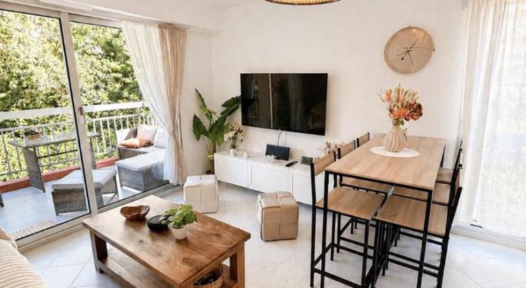 Apartment with patio in Menton