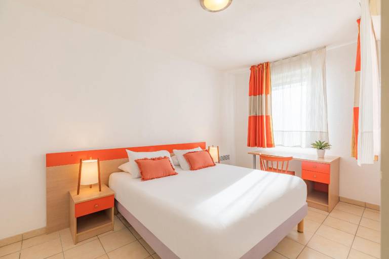 Serviced apartment with private pool, patio & garden | Perfect for remote work in Aix-en-Provence
