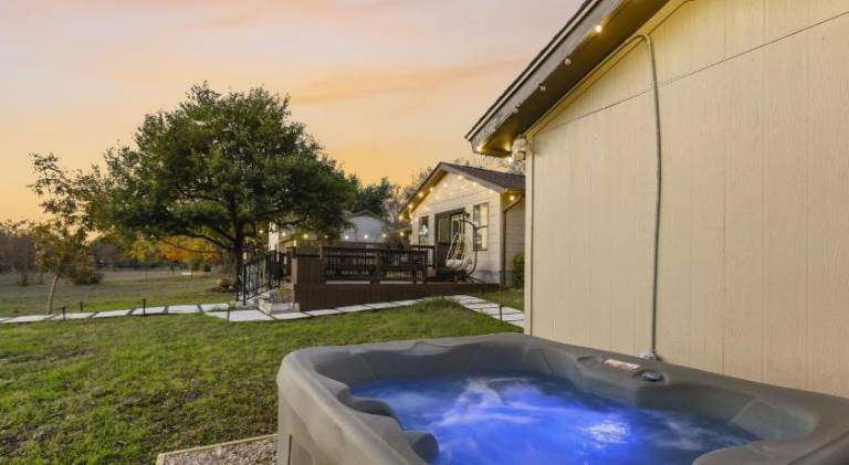 House with jacuzzi — photo 5