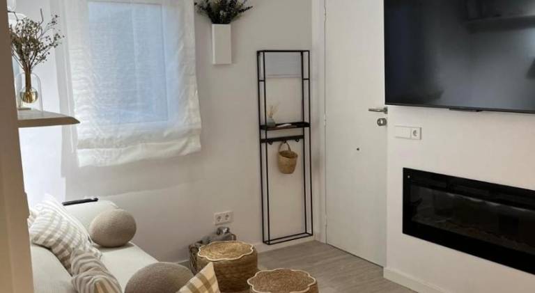 Apartment with pool — photo 2