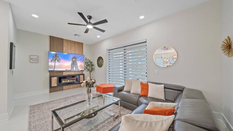 Child-friendly apartment with terrace | Dogs allowed in Sarasota, FL