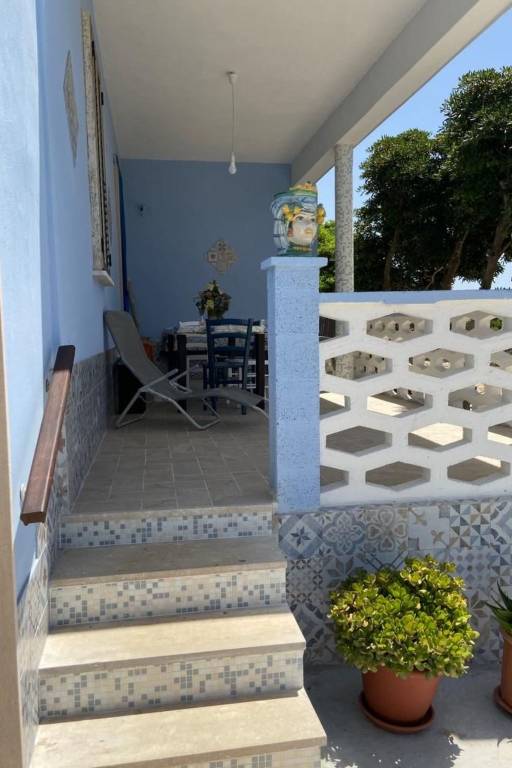 House with BBQ, garden & patio — photo 3
