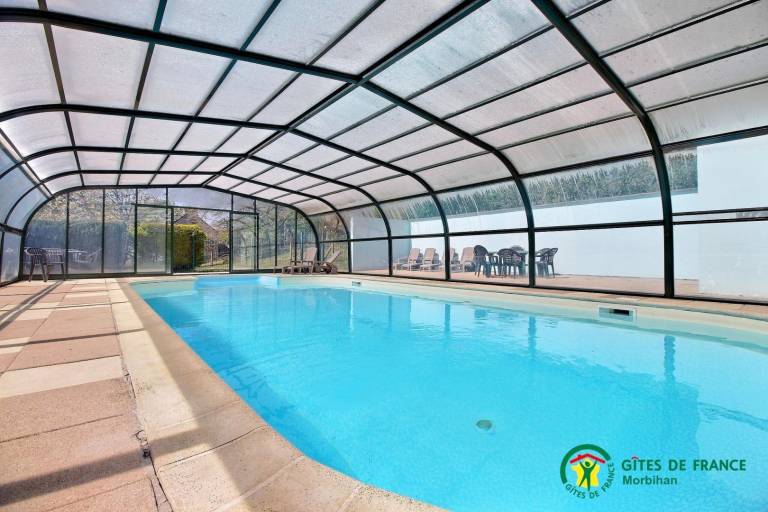 Pleasant gite with pool, garden & patio | Pets allowed in Pontivy