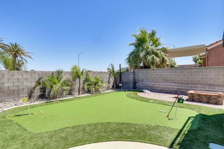 Outdoor Entertaining Space: Family Henderson Home — photo 3