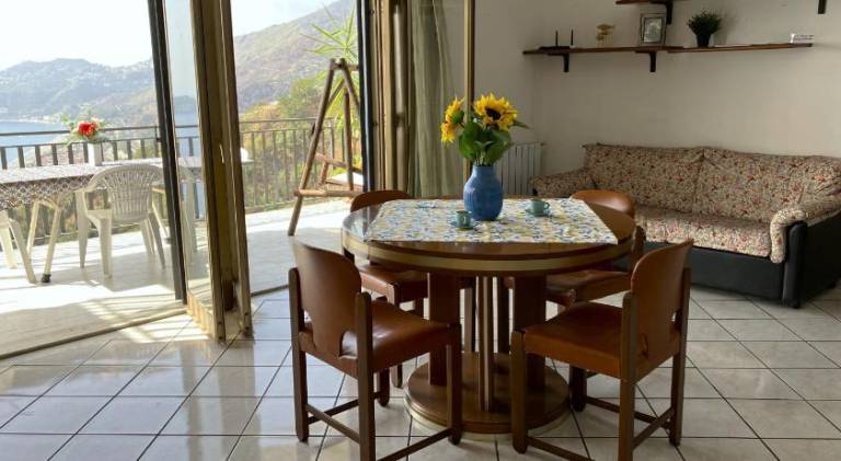 Holiday apartment with garden & patio — photo 4