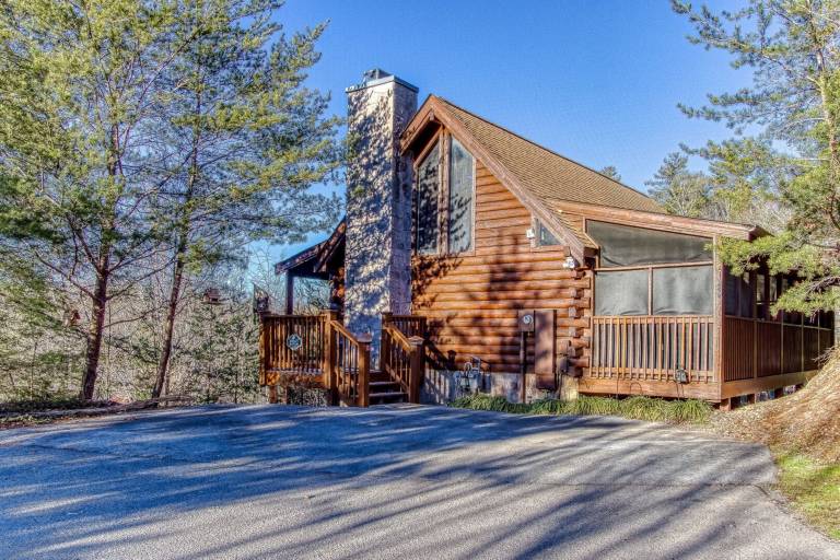 Cabin with private pool in Pigeon Forge, TN