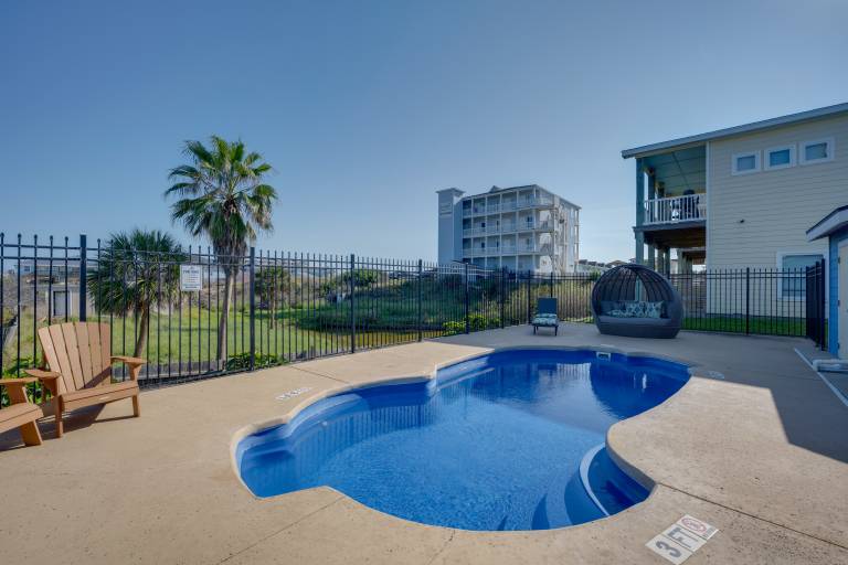 Port Aransas Home: Private Pool < 1 Mi to Beach! — photo 2