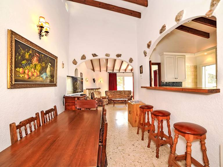 Vacation home with yard, BBQ & private pool | Sea view | Pet-friendly — photo 4