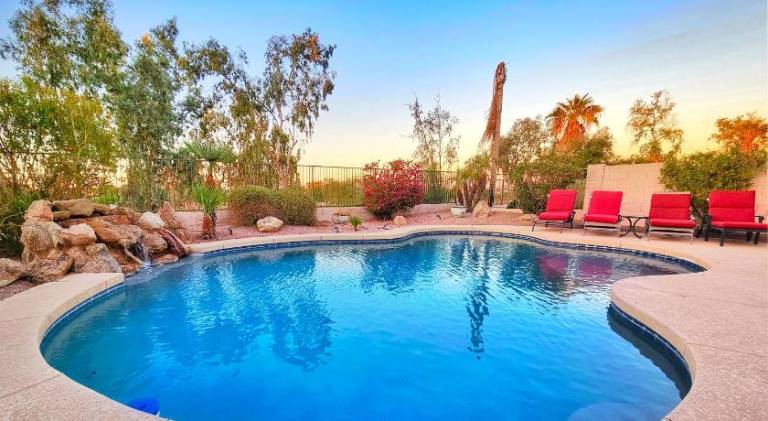 Vacation home with pool — photo 2