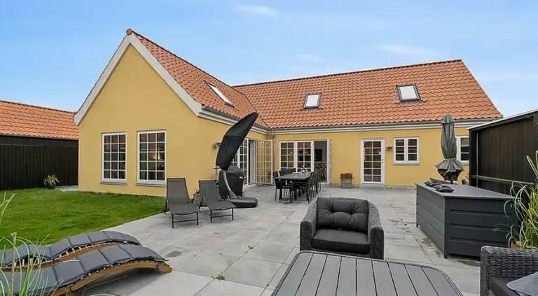 House with yard, patio & BBQ in Skagen