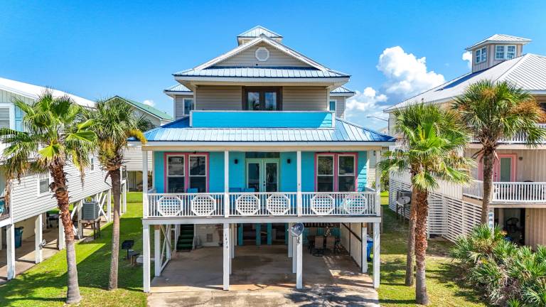 Vacation home with private pool & barbecue | Beach view in Gulf Shores, AL
