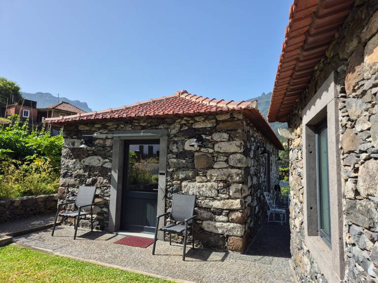 Holiday Home 'Casa Da Vicencia' with Mountain View, Shared Garden and Wi-Fi in Sao Vicente