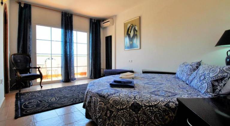 Holiday villa in 10 min from Fuengirola beach with sea views pool BBQ parking WiFi aircon big garden — photo 2