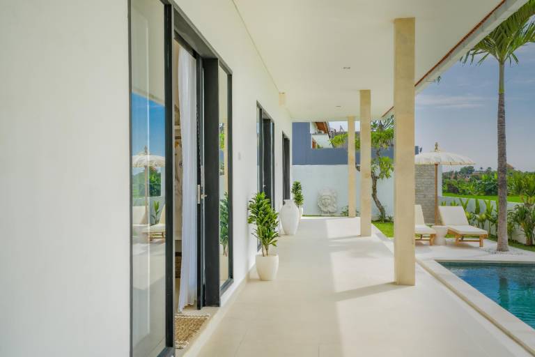 Santorini Sunset Elegant 4BR Large Pool Cinema Rice views — photo 2